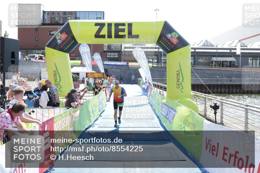10.08.2025 - GEWOBA Citytriathlon Bremen H.Heesch http://msf.ph/oto/8554225 10.08.2025 15:49:49 Ziel 324 meine-sportfotos.de