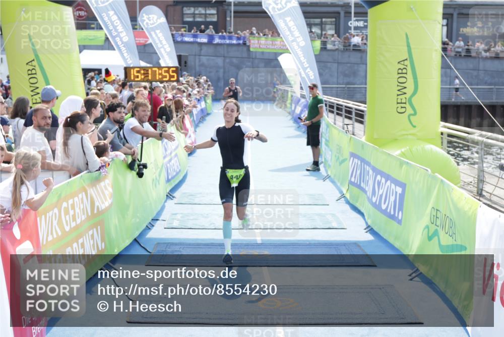 10.08.2025 - GEWOBA Citytriathlon Bremen H.Heesch http://msf.ph/oto/8554230 10.08.2025 15:17:59 Ziel 235, 446 meine-sportfotos.de