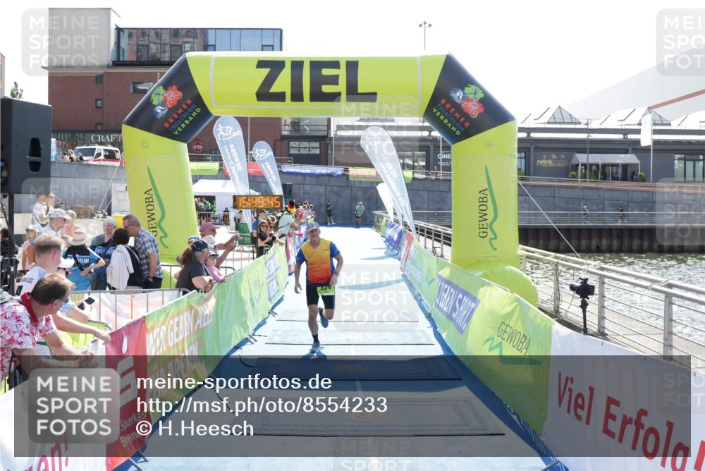 10.08.2025 - GEWOBA Citytriathlon Bremen H.Heesch http://msf.ph/oto/8554233 10.08.2025 15:49:49 Ziel 324 meine-sportfotos.de