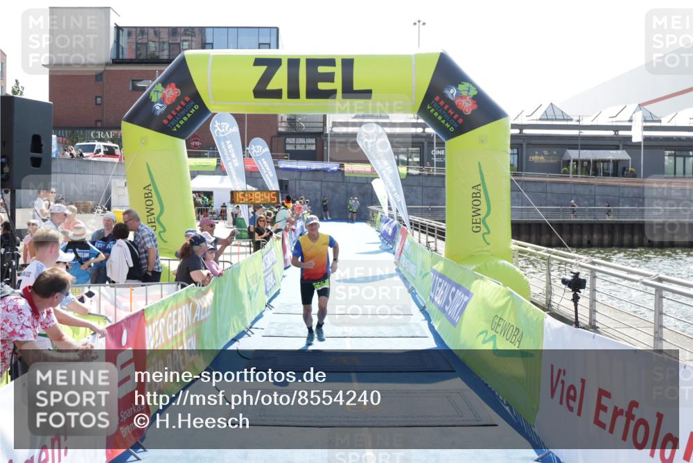10.08.2025 - GEWOBA Citytriathlon Bremen H.Heesch http://msf.ph/oto/8554240 10.08.2025 15:49:49 Ziel 324 meine-sportfotos.de