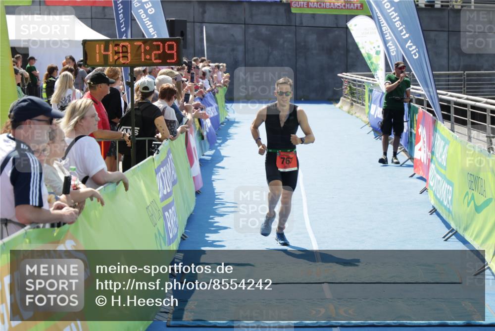 10.08.2025 - GEWOBA Citytriathlon Bremen H.Heesch http://msf.ph/oto/8554242 10.08.2025 14:07:33 Ziel 767, 898 meine-sportfotos.de