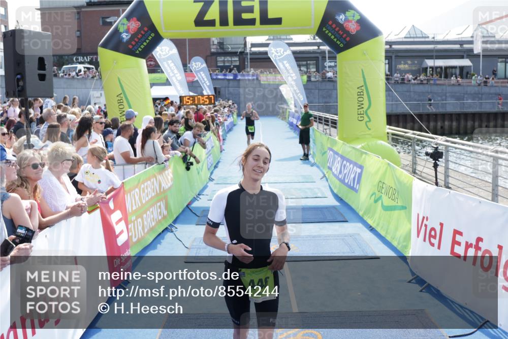 10.08.2025 - GEWOBA Citytriathlon Bremen H.Heesch http://msf.ph/oto/8554244 10.08.2025 15:18:01 Ziel 235, 446 meine-sportfotos.de
