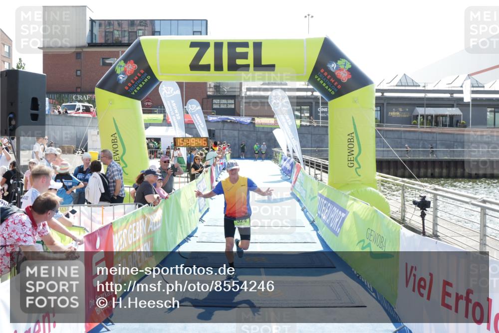 10.08.2025 - GEWOBA Citytriathlon Bremen H.Heesch http://msf.ph/oto/8554246 10.08.2025 15:49:50 Ziel 324 meine-sportfotos.de