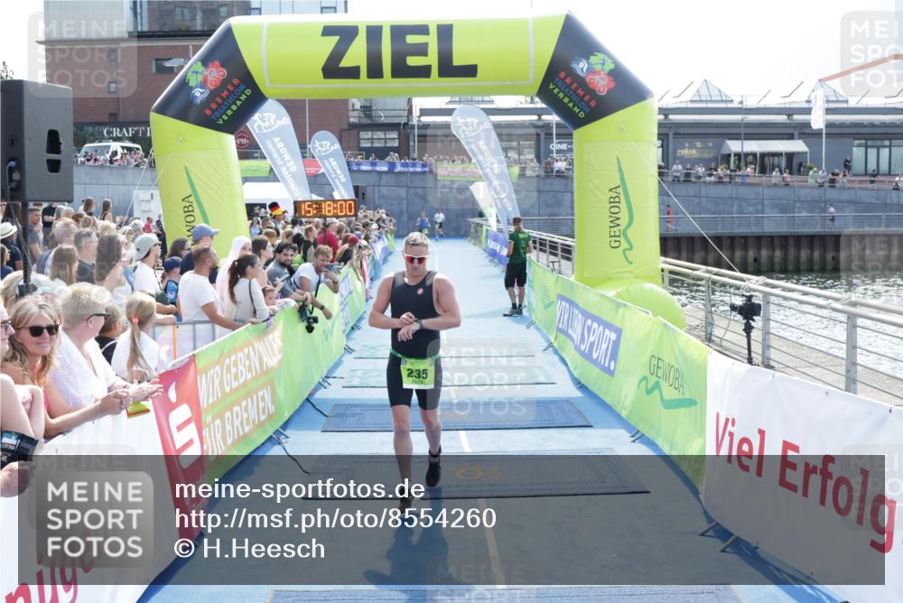 10.08.2025 - GEWOBA Citytriathlon Bremen H.Heesch http://msf.ph/oto/8554260 10.08.2025 15:18:04 Ziel 235, 446 meine-sportfotos.de
