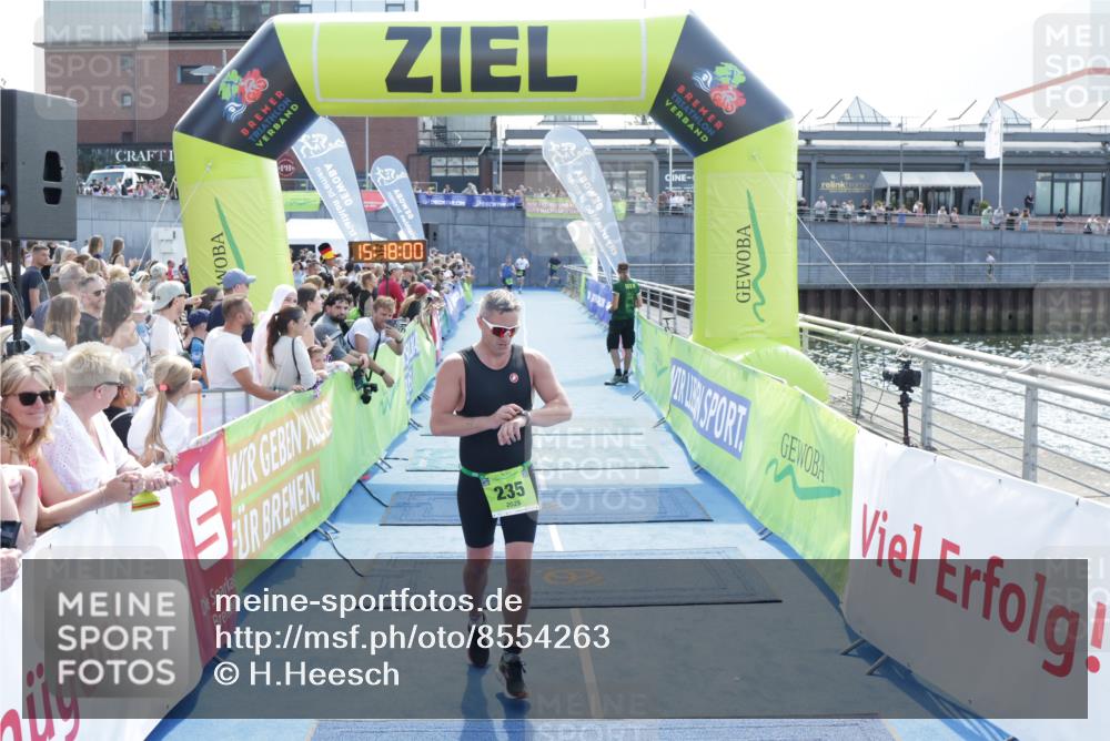 10.08.2025 - GEWOBA Citytriathlon Bremen H.Heesch http://msf.ph/oto/8554263 10.08.2025 15:18:04 Ziel 235, 446 meine-sportfotos.de