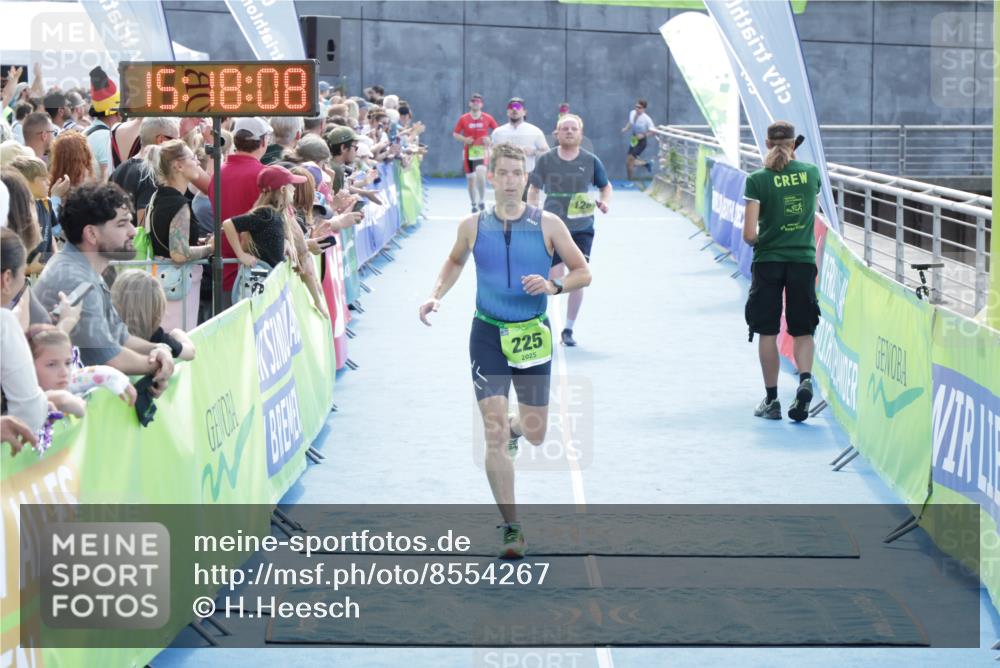 10.08.2025 - GEWOBA Citytriathlon Bremen H.Heesch http://msf.ph/oto/8554267 10.08.2025 15:18:11 Ziel 126, 225 meine-sportfotos.de