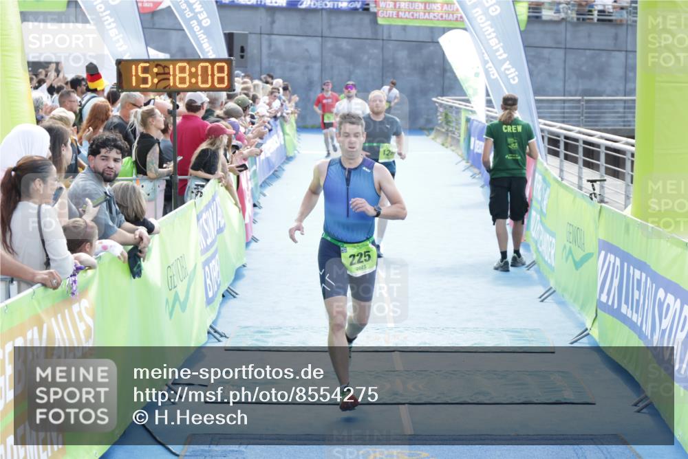 10.08.2025 - GEWOBA Citytriathlon Bremen H.Heesch http://msf.ph/oto/8554275 10.08.2025 15:18:12 Ziel 126, 225 meine-sportfotos.de