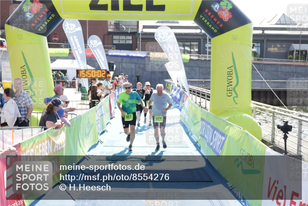 10.08.2025 - GEWOBA Citytriathlon Bremen H.Heesch http://msf.ph/oto/8554276 10.08.2025 15:50:06 Ziel 327, 329, 340, 528 meine-sportfotos.de