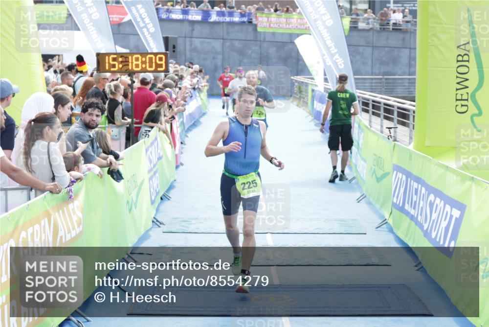 10.08.2025 - GEWOBA Citytriathlon Bremen H.Heesch http://msf.ph/oto/8554279 10.08.2025 15:18:12 Ziel 126, 225 meine-sportfotos.de