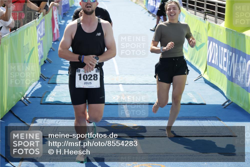 10.08.2025 - GEWOBA Citytriathlon Bremen H.Heesch http://msf.ph/oto/8554283 10.08.2025 14:07:58 Ziel 1028 meine-sportfotos.de