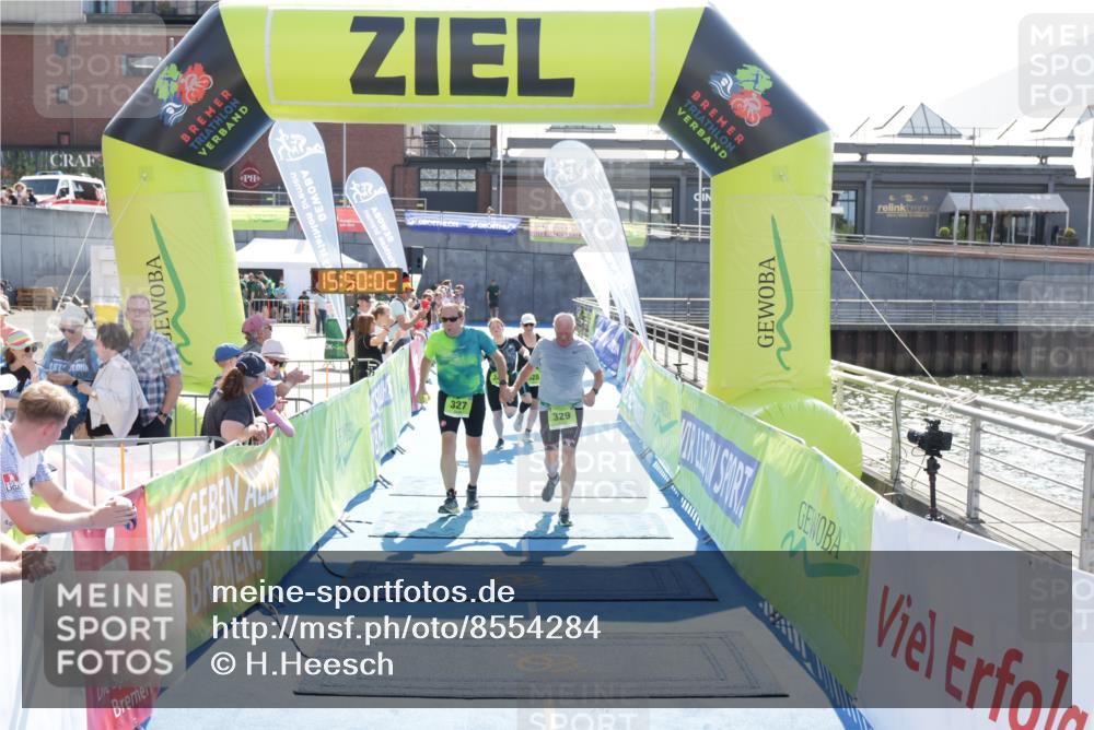 10.08.2025 - GEWOBA Citytriathlon Bremen H.Heesch http://msf.ph/oto/8554284 10.08.2025 15:50:06 Ziel 327, 329, 340, 528 meine-sportfotos.de