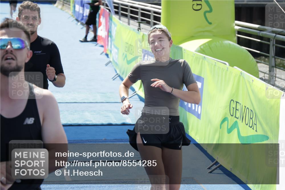 10.08.2025 - GEWOBA Citytriathlon Bremen H.Heesch http://msf.ph/oto/8554285 10.08.2025 14:07:59 Ziel 932, 1028 meine-sportfotos.de