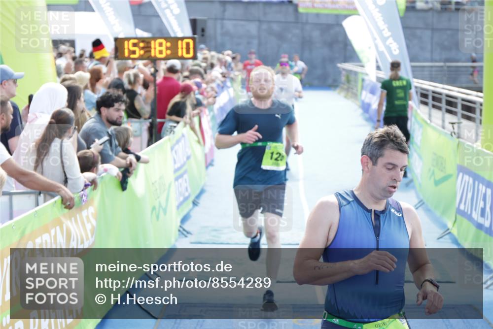 10.08.2025 - GEWOBA Citytriathlon Bremen H.Heesch http://msf.ph/oto/8554289 10.08.2025 15:18:14 Ziel 126, 143, 225 meine-sportfotos.de