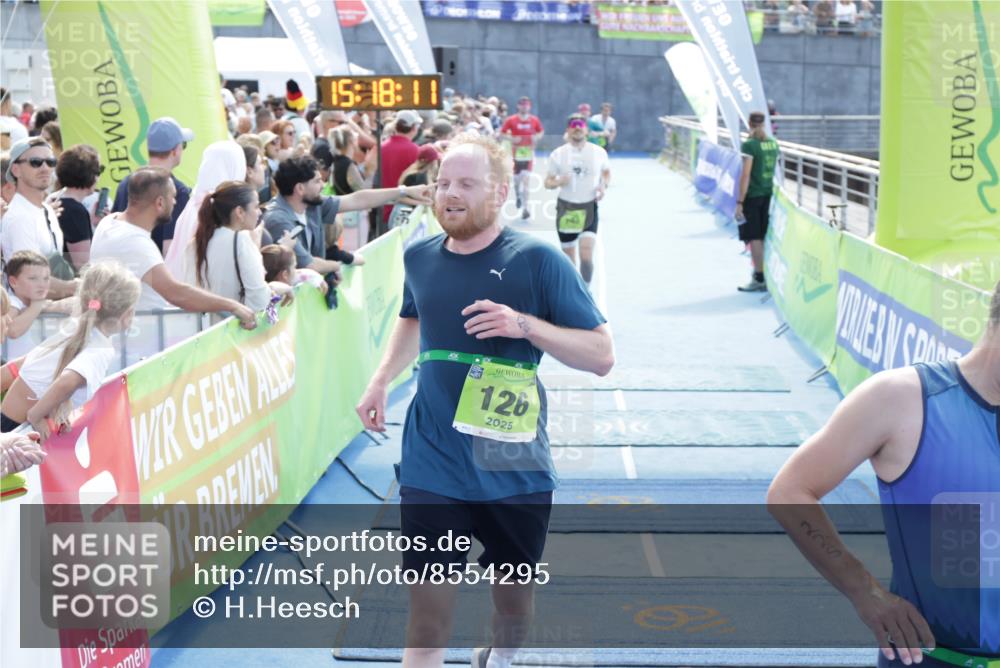 10.08.2025 - GEWOBA Citytriathlon Bremen H.Heesch http://msf.ph/oto/8554295 10.08.2025 15:18:15 Ziel 41, 126, 143, 225 meine-sportfotos.de
