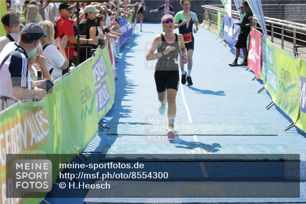 10.08.2025 - GEWOBA Citytriathlon Bremen H.Heesch http://msf.ph/oto/8554300 10.08.2025 14:08:04 Ziel 578, 932, 1028 meine-sportfotos.de