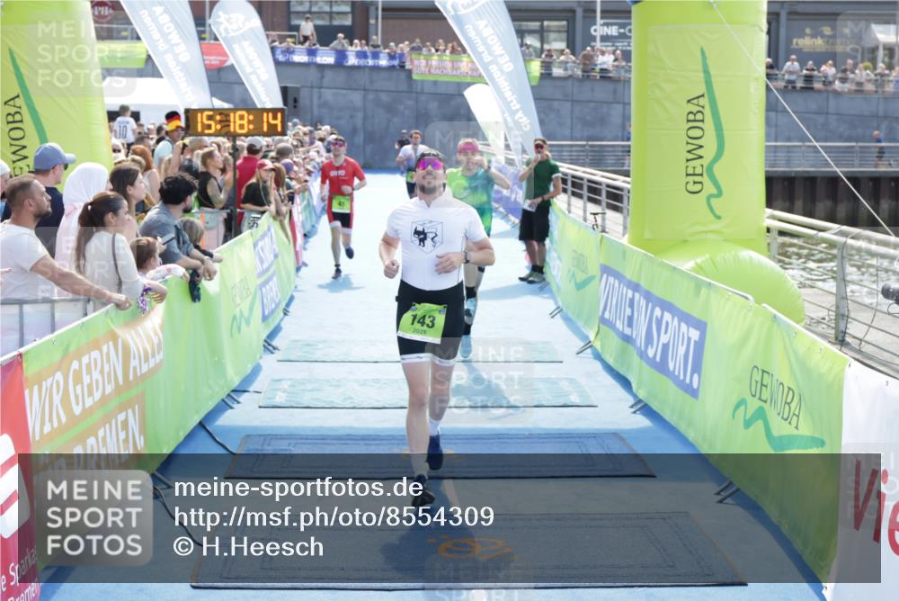 10.08.2025 - GEWOBA Citytriathlon Bremen H.Heesch http://msf.ph/oto/8554309 10.08.2025 15:18:18 Ziel 41, 45, 101, 126, 143, 225 meine-sportfotos.de
