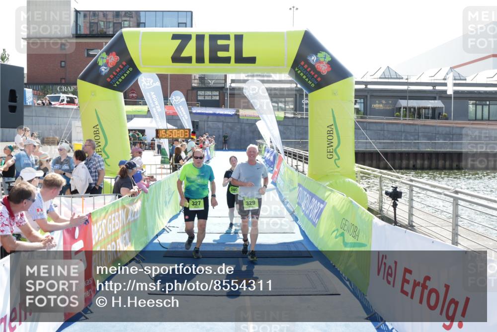 10.08.2025 - GEWOBA Citytriathlon Bremen H.Heesch http://msf.ph/oto/8554311 10.08.2025 15:50:08 Ziel 327, 329, 340, 528 meine-sportfotos.de