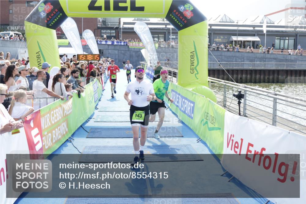 10.08.2025 - GEWOBA Citytriathlon Bremen H.Heesch http://msf.ph/oto/8554315 10.08.2025 15:18:19 Ziel 41, 45, 101, 126, 143, 225 meine-sportfotos.de