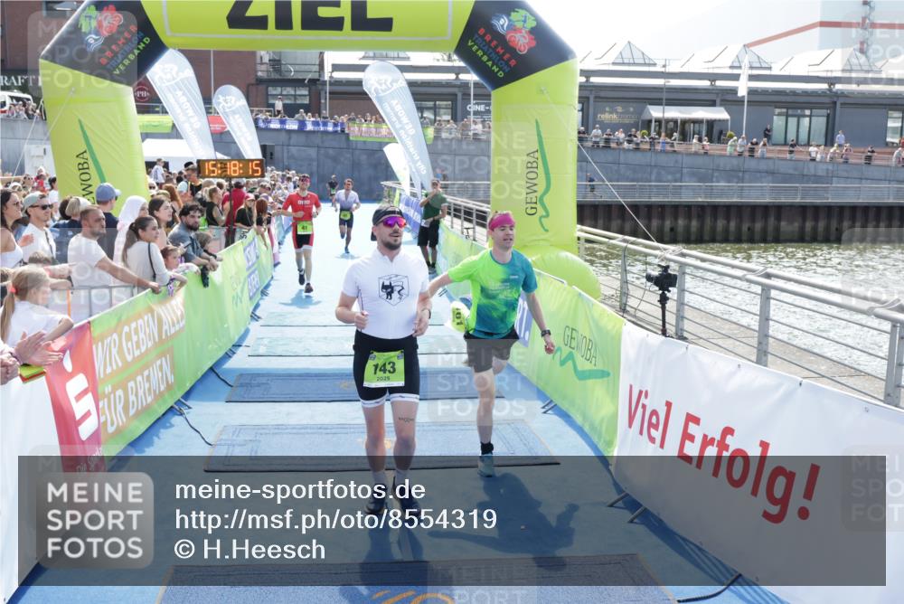 10.08.2025 - GEWOBA Citytriathlon Bremen H.Heesch http://msf.ph/oto/8554319 10.08.2025 15:18:19 Ziel 41, 45, 101, 126, 143, 225 meine-sportfotos.de