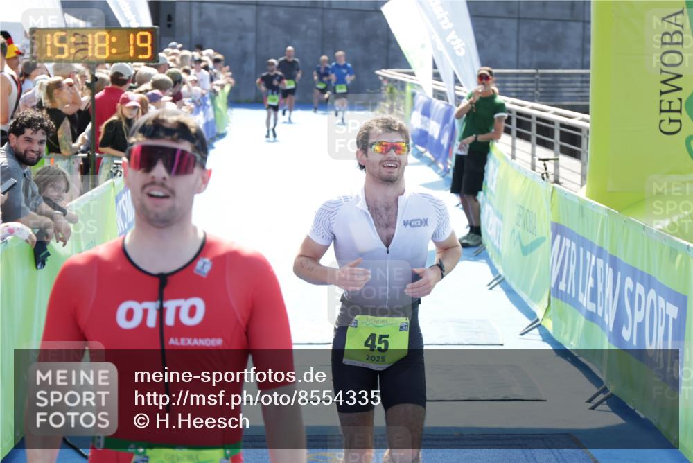 10.08.2025 - GEWOBA Citytriathlon Bremen H.Heesch http://msf.ph/oto/8554335 10.08.2025 15:18:23 Ziel 41, 45, 101, 143 meine-sportfotos.de
