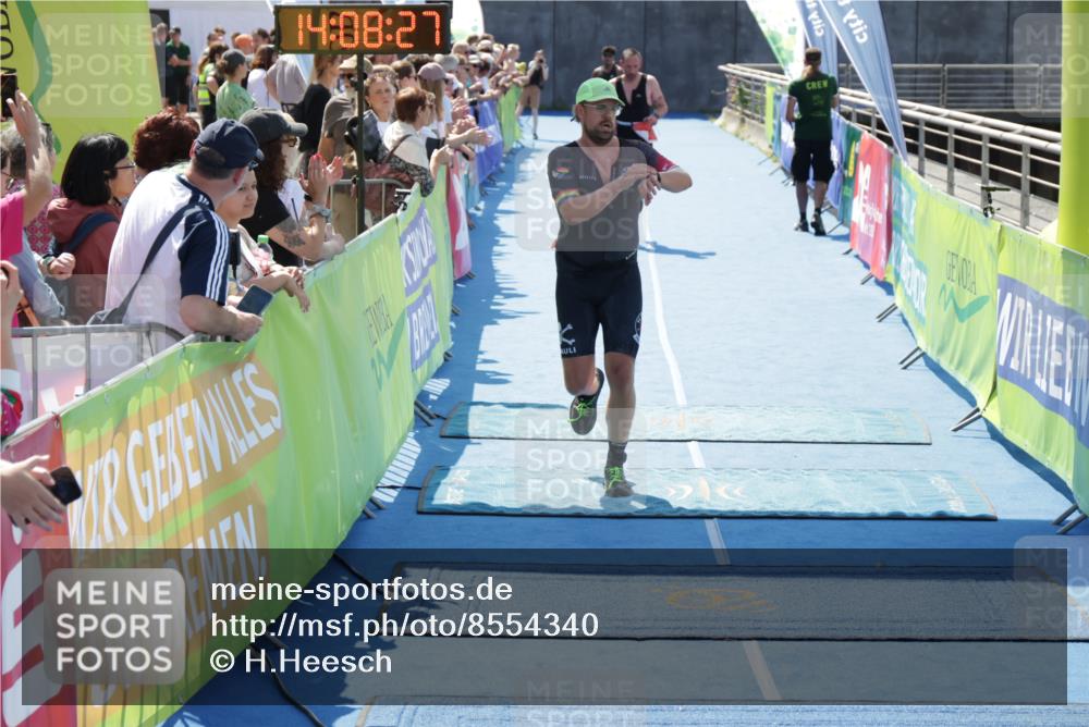 10.08.2025 - GEWOBA Citytriathlon Bremen H.Heesch http://msf.ph/oto/8554340 10.08.2025 14:08:31 Ziel 751, 771, 844 meine-sportfotos.de
