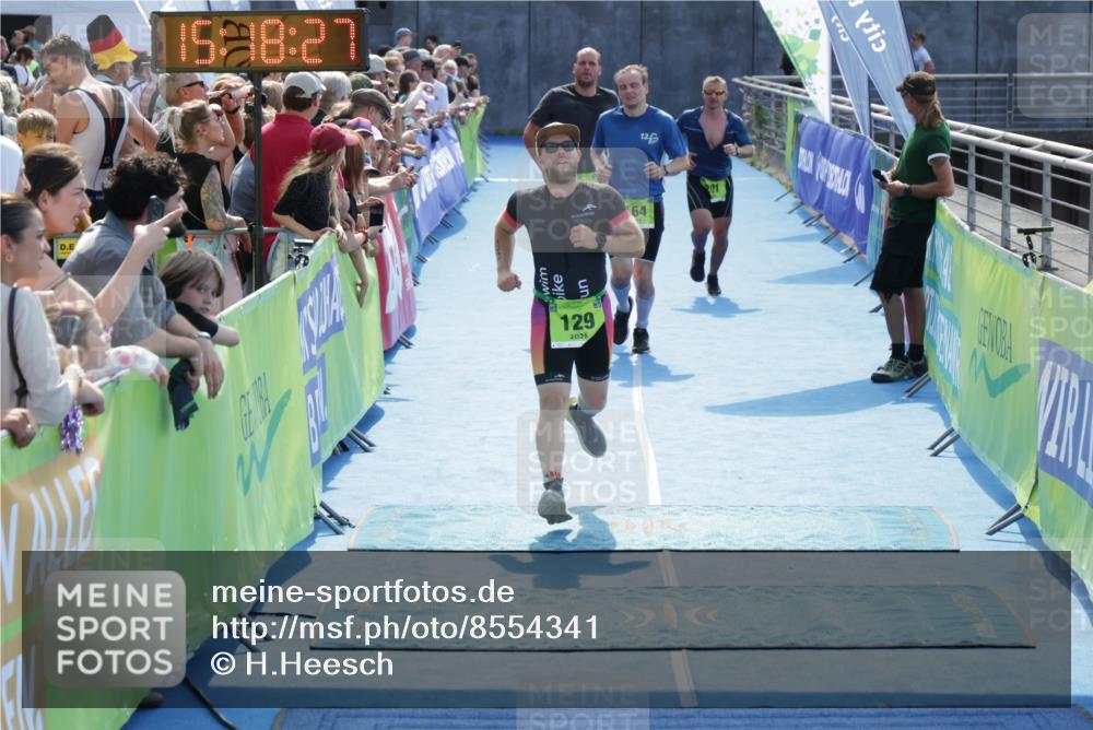 10.08.2025 - GEWOBA Citytriathlon Bremen H.Heesch http://msf.ph/oto/8554341 10.08.2025 15:18:31 Ziel 121, 129, 164, 201 meine-sportfotos.de