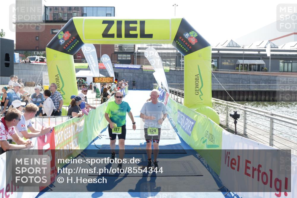10.08.2025 - GEWOBA Citytriathlon Bremen H.Heesch http://msf.ph/oto/8554344 10.08.2025 15:50:08 Ziel 327, 329, 340, 528 meine-sportfotos.de