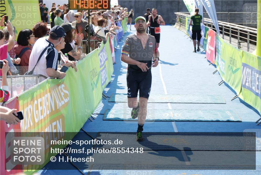 10.08.2025 - GEWOBA Citytriathlon Bremen H.Heesch http://msf.ph/oto/8554348 10.08.2025 14:08:31 Ziel 751, 771, 844 meine-sportfotos.de