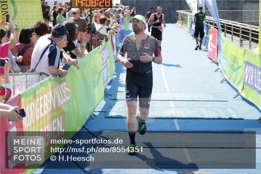 10.08.2025 - GEWOBA Citytriathlon Bremen H.Heesch http://msf.ph/oto/8554351 10.08.2025 14:08:32 Ziel 751, 771, 844 meine-sportfotos.de