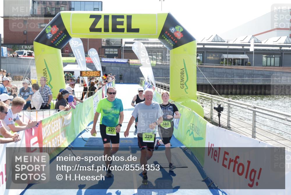 10.08.2025 - GEWOBA Citytriathlon Bremen H.Heesch http://msf.ph/oto/8554353 10.08.2025 15:50:09 Ziel 327, 329, 340, 528 meine-sportfotos.de