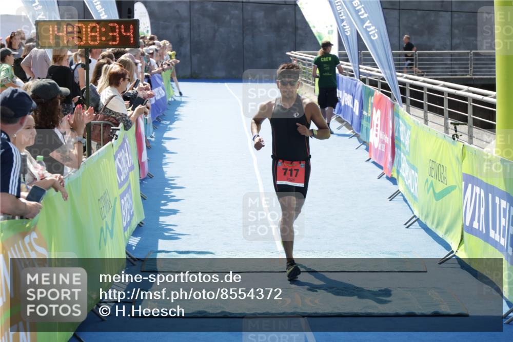 10.08.2025 - GEWOBA Citytriathlon Bremen H.Heesch http://msf.ph/oto/8554372 10.08.2025 14:08:38 Ziel 717, 751, 844 meine-sportfotos.de