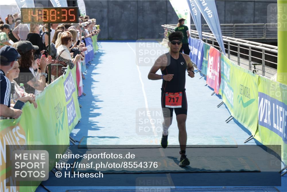 10.08.2025 - GEWOBA Citytriathlon Bremen H.Heesch http://msf.ph/oto/8554376 10.08.2025 14:08:38 Ziel 717, 751, 844 meine-sportfotos.de