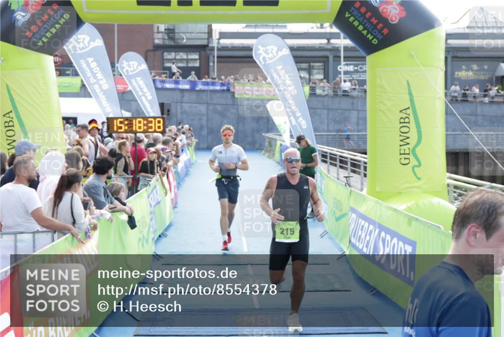10.08.2025 - GEWOBA Citytriathlon Bremen H.Heesch http://msf.ph/oto/8554378 10.08.2025 15:18:42 Ziel 32, 121, 201, 215 meine-sportfotos.de