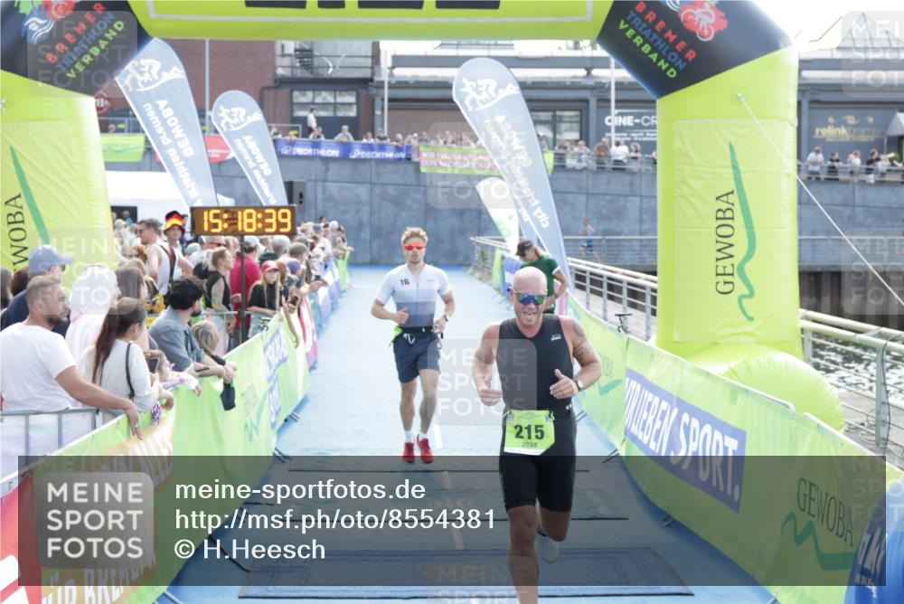 10.08.2025 - GEWOBA Citytriathlon Bremen H.Heesch http://msf.ph/oto/8554381 10.08.2025 15:18:43 Ziel 32, 215 meine-sportfotos.de