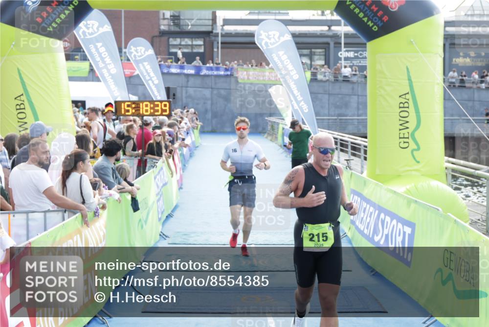 10.08.2025 - GEWOBA Citytriathlon Bremen H.Heesch http://msf.ph/oto/8554385 10.08.2025 15:18:43 Ziel 32, 215 meine-sportfotos.de