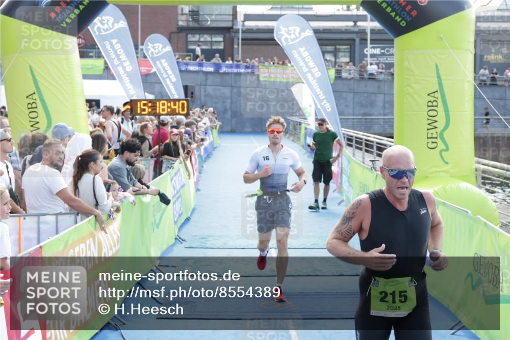 10.08.2025 - GEWOBA Citytriathlon Bremen H.Heesch http://msf.ph/oto/8554389 10.08.2025 15:18:44 Ziel 32, 215 meine-sportfotos.de