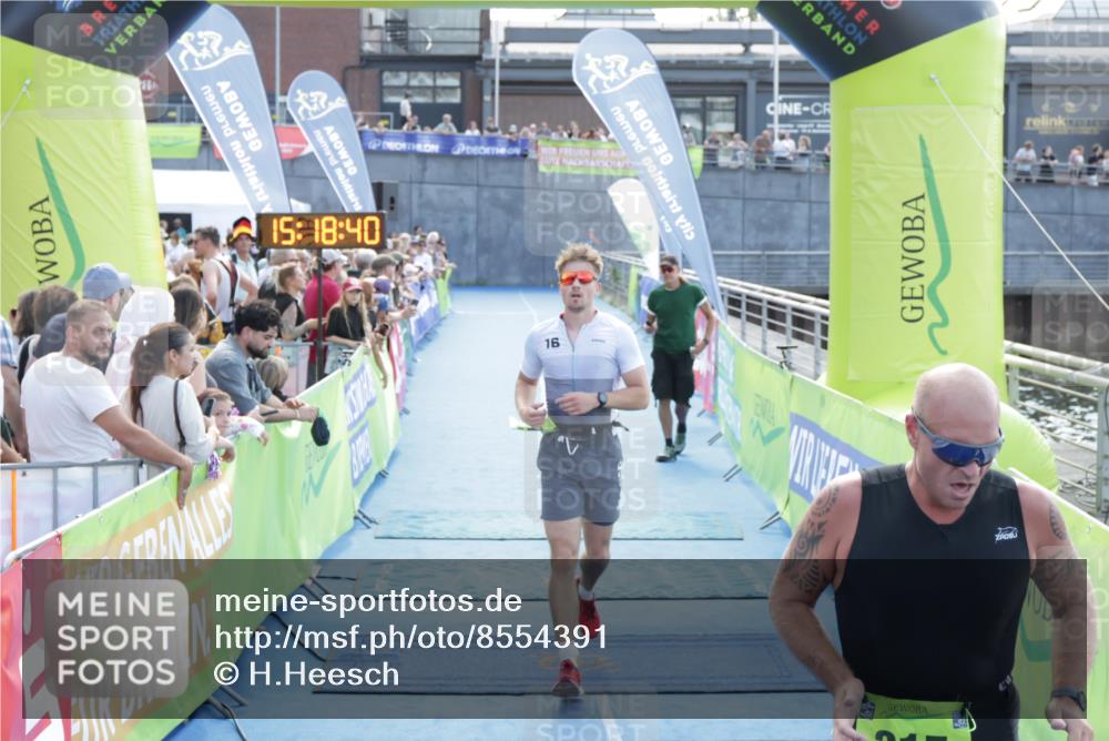 10.08.2025 - GEWOBA Citytriathlon Bremen H.Heesch http://msf.ph/oto/8554391 10.08.2025 15:18:44 Ziel 32, 215 meine-sportfotos.de