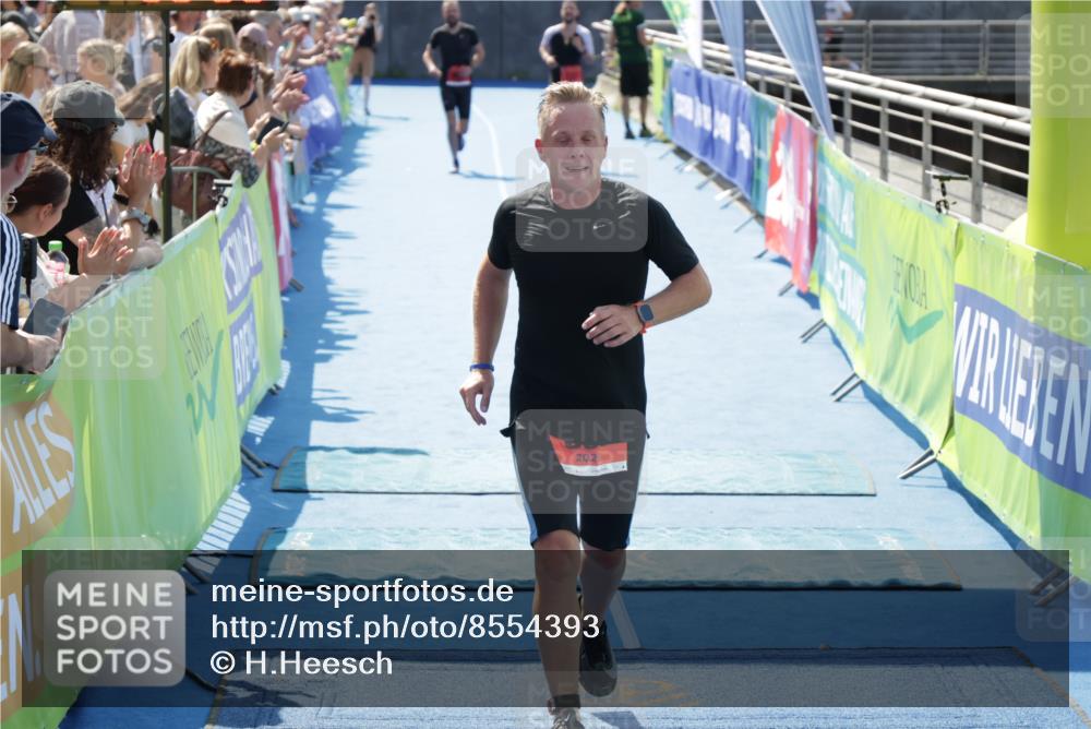 10.08.2025 - GEWOBA Citytriathlon Bremen H.Heesch http://msf.ph/oto/8554393 10.08.2025 14:08:54 Ziel 857 meine-sportfotos.de