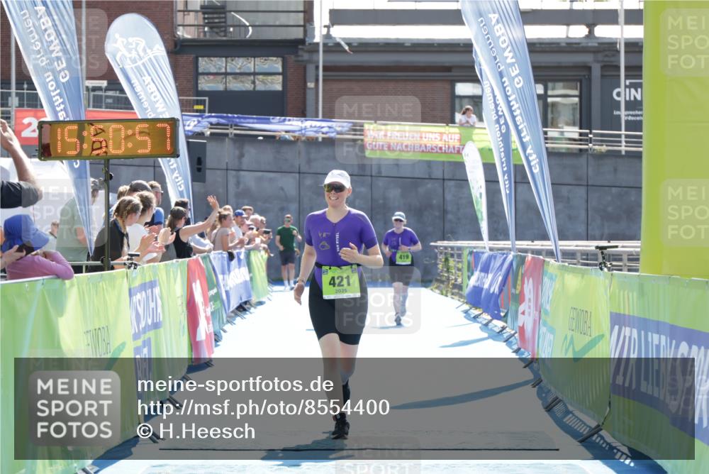 10.08.2025 - GEWOBA Citytriathlon Bremen H.Heesch http://msf.ph/oto/8554400 10.08.2025 15:51:01 Ziel 421 meine-sportfotos.de