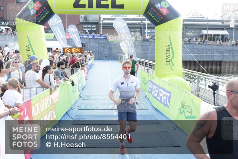 10.08.2025 - GEWOBA Citytriathlon Bremen H.Heesch http://msf.ph/oto/8554401 10.08.2025 15:18:45 Ziel 32, 215 meine-sportfotos.de