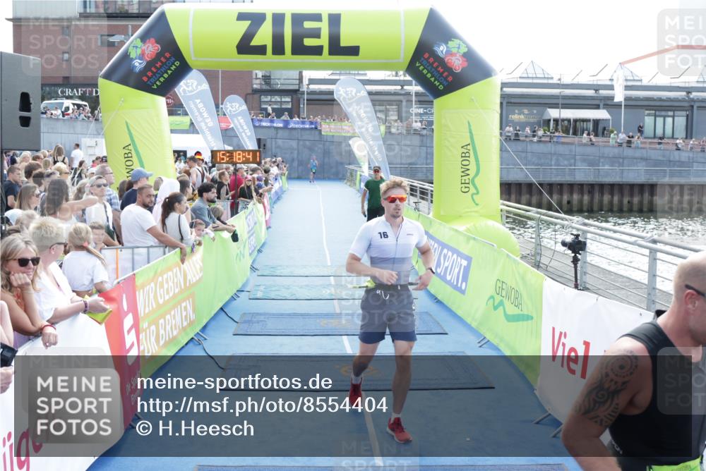10.08.2025 - GEWOBA Citytriathlon Bremen H.Heesch http://msf.ph/oto/8554404 10.08.2025 15:18:45 Ziel 32, 215 meine-sportfotos.de
