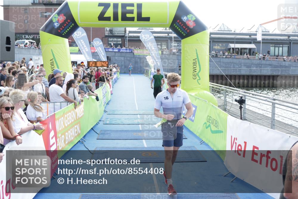 10.08.2025 - GEWOBA Citytriathlon Bremen H.Heesch http://msf.ph/oto/8554408 10.08.2025 15:18:46 Ziel 32, 215 meine-sportfotos.de