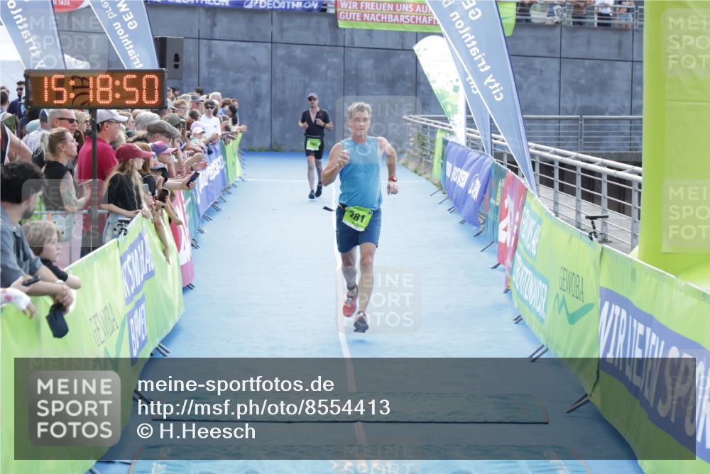10.08.2025 - GEWOBA Citytriathlon Bremen H.Heesch http://msf.ph/oto/8554413 10.08.2025 15:18:54 Ziel 281 meine-sportfotos.de