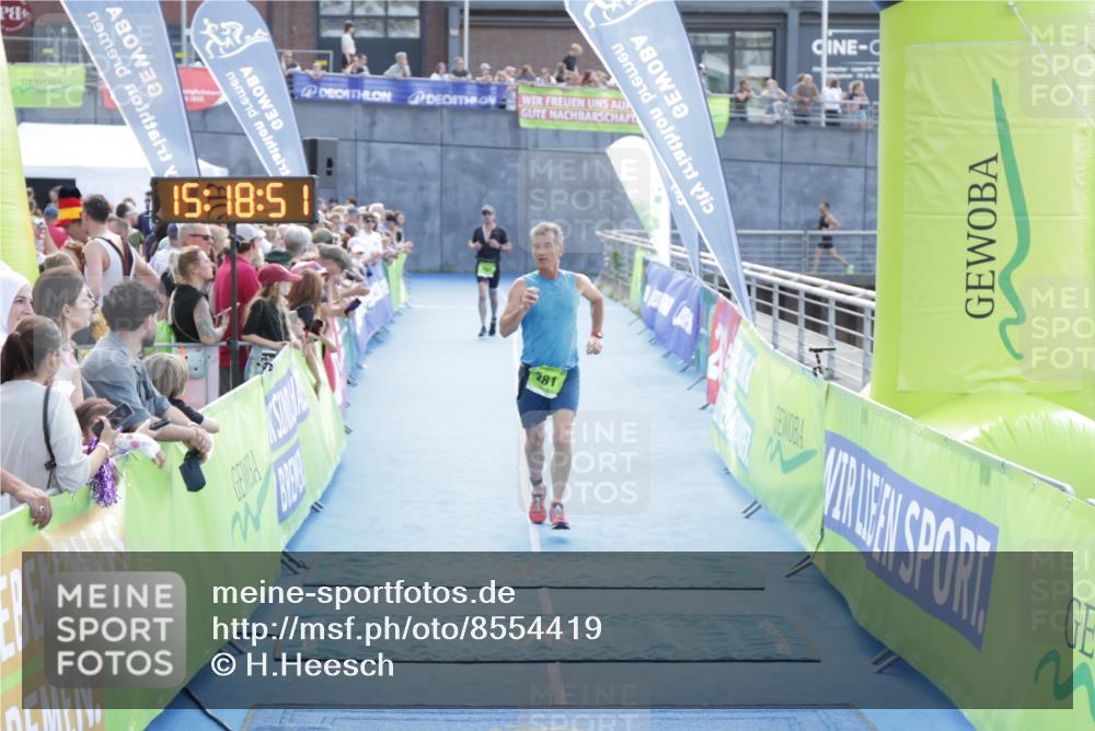 10.08.2025 - GEWOBA Citytriathlon Bremen H.Heesch http://msf.ph/oto/8554419 10.08.2025 15:18:55 Ziel 281 meine-sportfotos.de