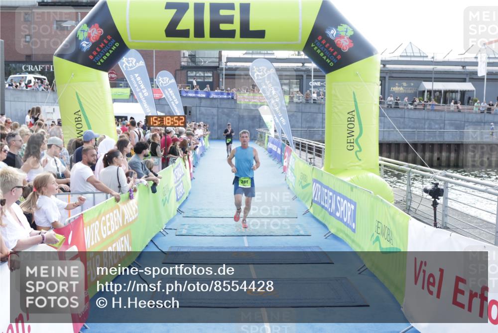 10.08.2025 - GEWOBA Citytriathlon Bremen H.Heesch http://msf.ph/oto/8554428 10.08.2025 15:18:56 Ziel 195, 281 meine-sportfotos.de