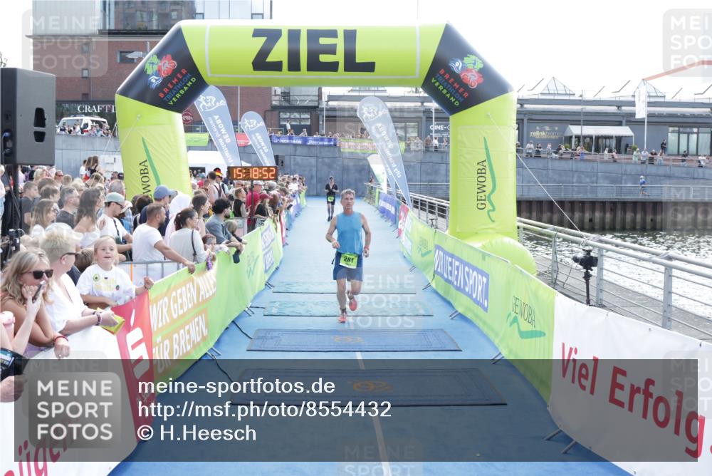 10.08.2025 - GEWOBA Citytriathlon Bremen H.Heesch http://msf.ph/oto/8554432 10.08.2025 15:18:56 Ziel 195, 281 meine-sportfotos.de