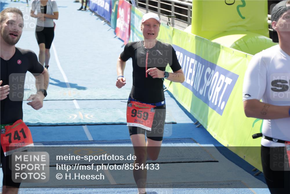 10.08.2025 - GEWOBA Citytriathlon Bremen H.Heesch http://msf.ph/oto/8554433 10.08.2025 14:09:14 Ziel 625, 741, 959, 960 meine-sportfotos.de