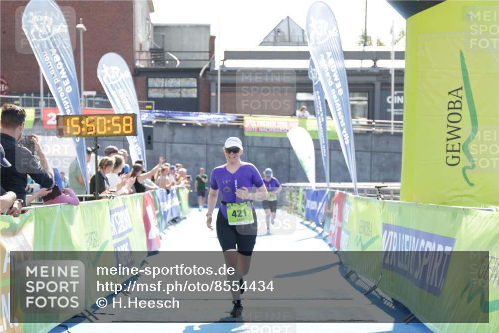 10.08.2025 - GEWOBA Citytriathlon Bremen H.Heesch http://msf.ph/oto/8554434 10.08.2025 15:51:02 Ziel 140, 419, 421 meine-sportfotos.de