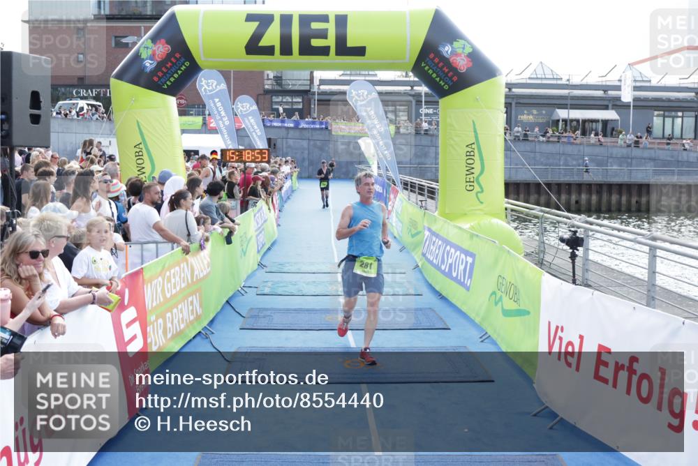 10.08.2025 - GEWOBA Citytriathlon Bremen H.Heesch http://msf.ph/oto/8554440 10.08.2025 15:18:57 Ziel 195, 281 meine-sportfotos.de