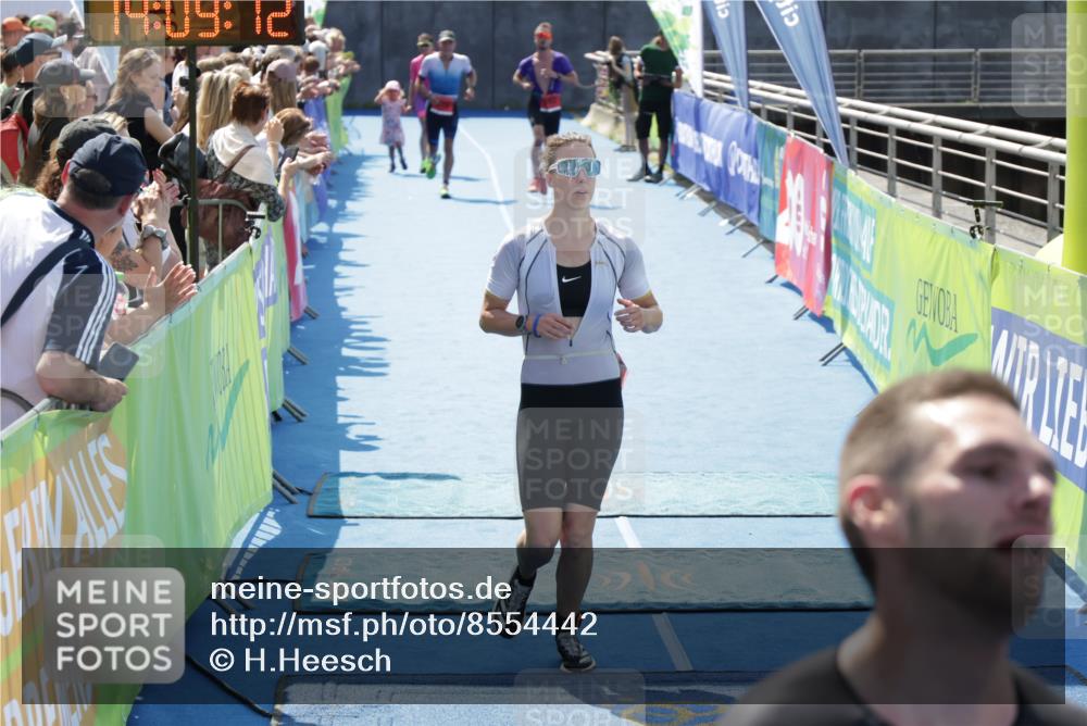 10.08.2025 - GEWOBA Citytriathlon Bremen H.Heesch http://msf.ph/oto/8554442 10.08.2025 14:09:16 Ziel 625, 741, 959, 960 meine-sportfotos.de